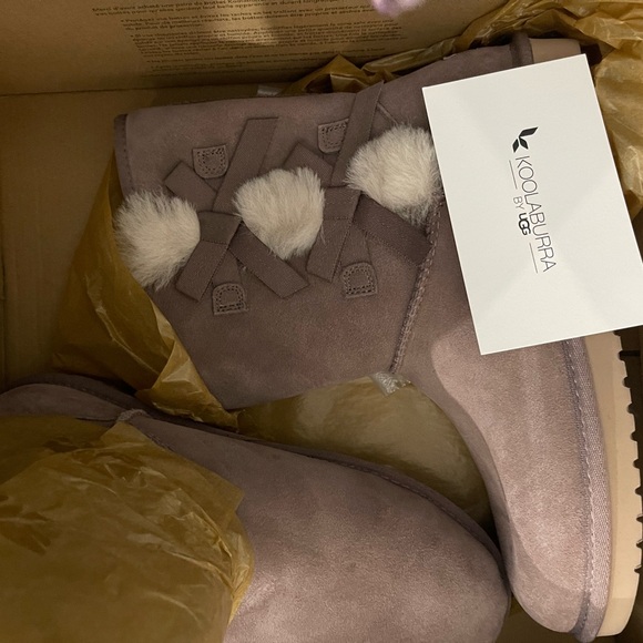 Koolaburra boots, crafted for women in a timeless shearling style by UGG - Picture 2 of 2